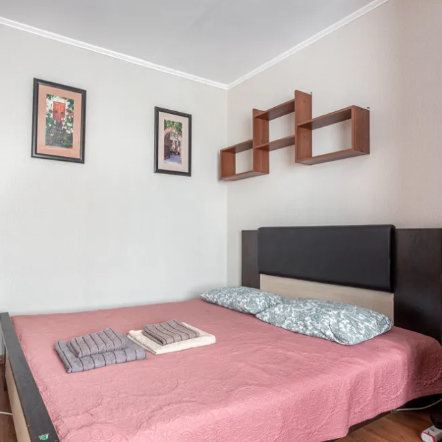 Apartment Brusnika on Melnikova street 27