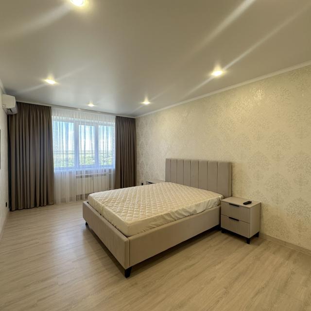 Apartment from the company Home Hotel on Vysotnaya, 12