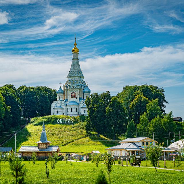 Царская усадьба Остров
