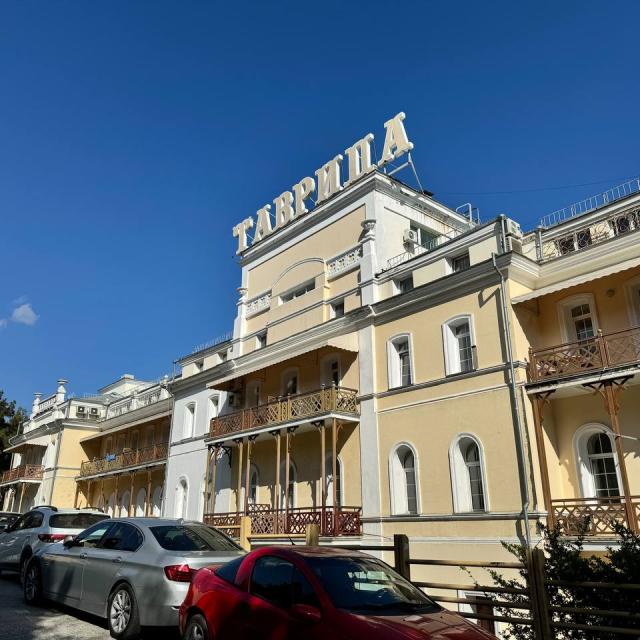Таврида на Набережной им. Ленина
