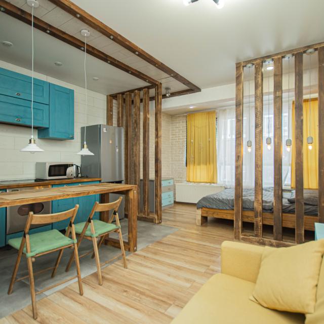 Studio apartment on Svobody Square 4