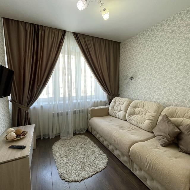 Apartments on Line 13 37/4