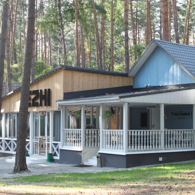 Лесной отель Ежи
