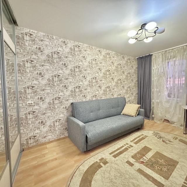 The apartment is comfortably at home on Maria Oktyabrskaya St.