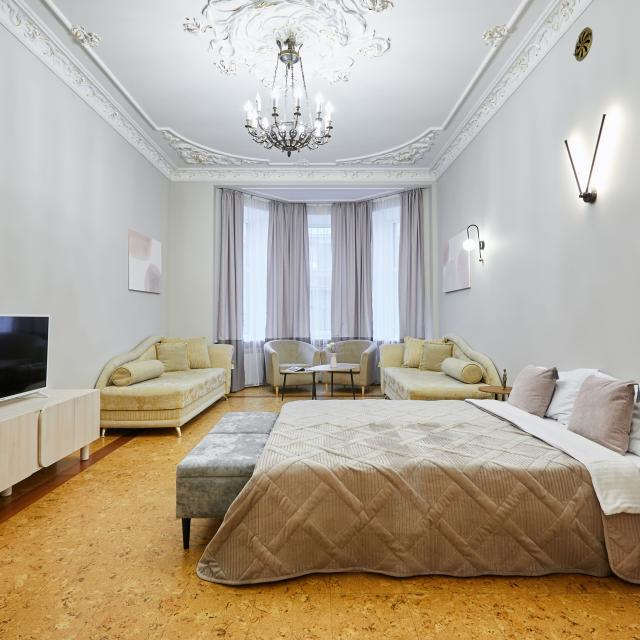 FlatStay Nekrasova 60 | Big 3shka in a beautiful house with a history. With bay window, fireplace, high ceilings and balcony