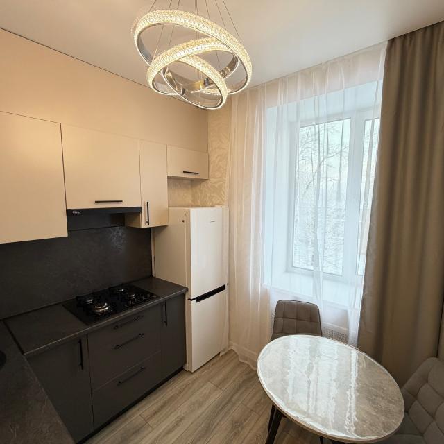 Apartments, Metallurgov 12
