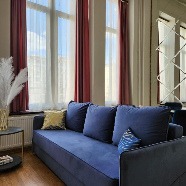 Tolstoy Apart on Mira Avenue