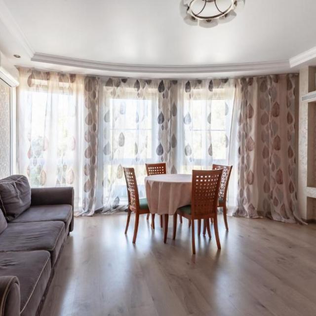 The network of hospitable apartments "Alira". Apartment on Filimonovskaya street